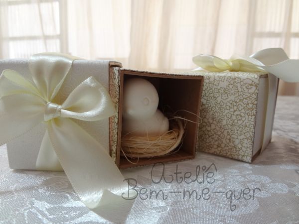 Caixa decorada com passarinho